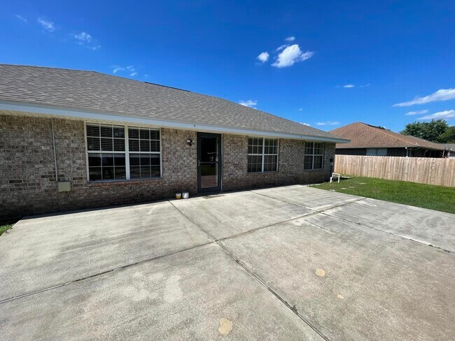 Building Photo - 6655 Bryant Rd
