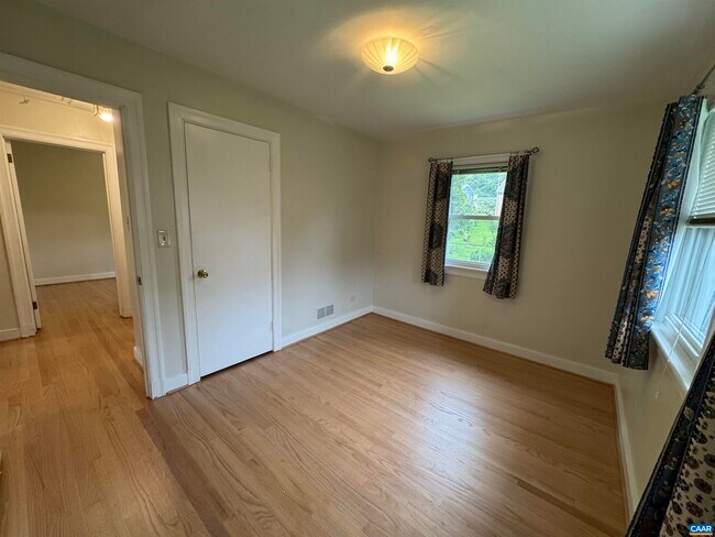 Building Photo - 126 Azalea Dr