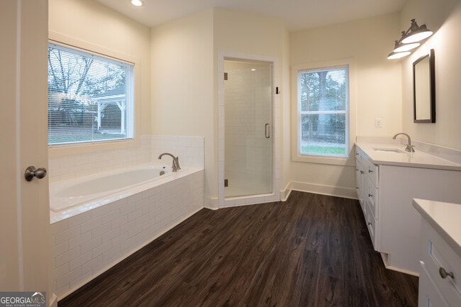 Building Photo - 1020 Bell Cir