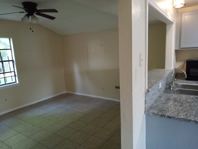 Building Photo - 9846 Gillman St