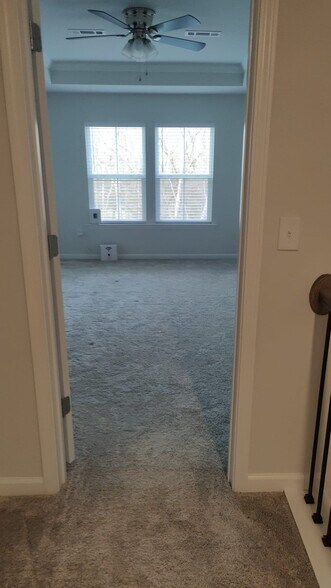 Building Photo - 806 Falls Grove Trl