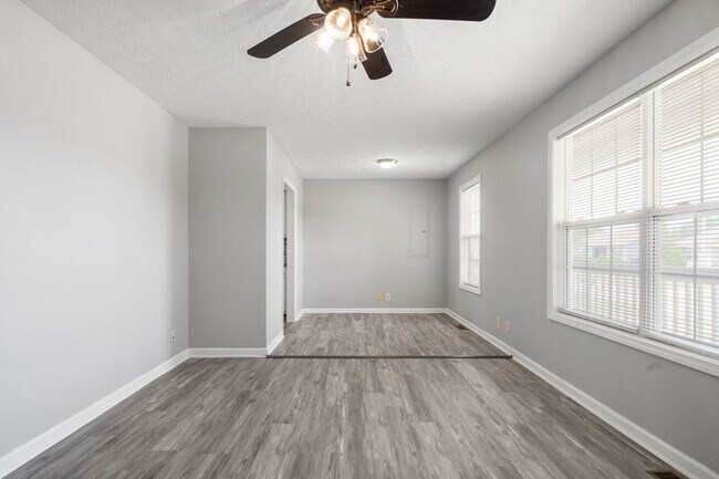 Building Photo - 339 Pioneer Dr