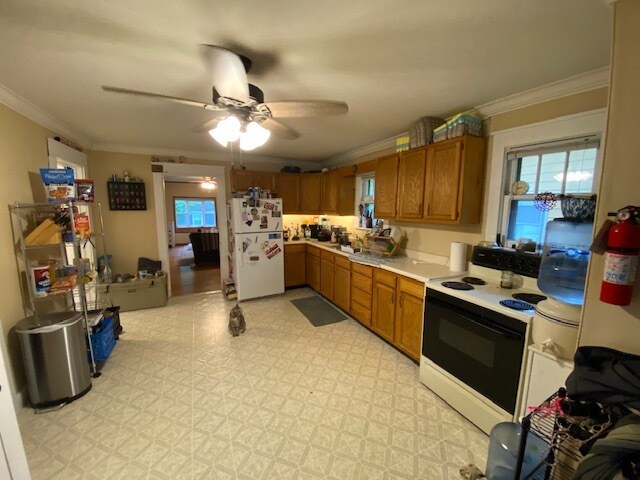 Building Photo - 215 E Vermilya Ave