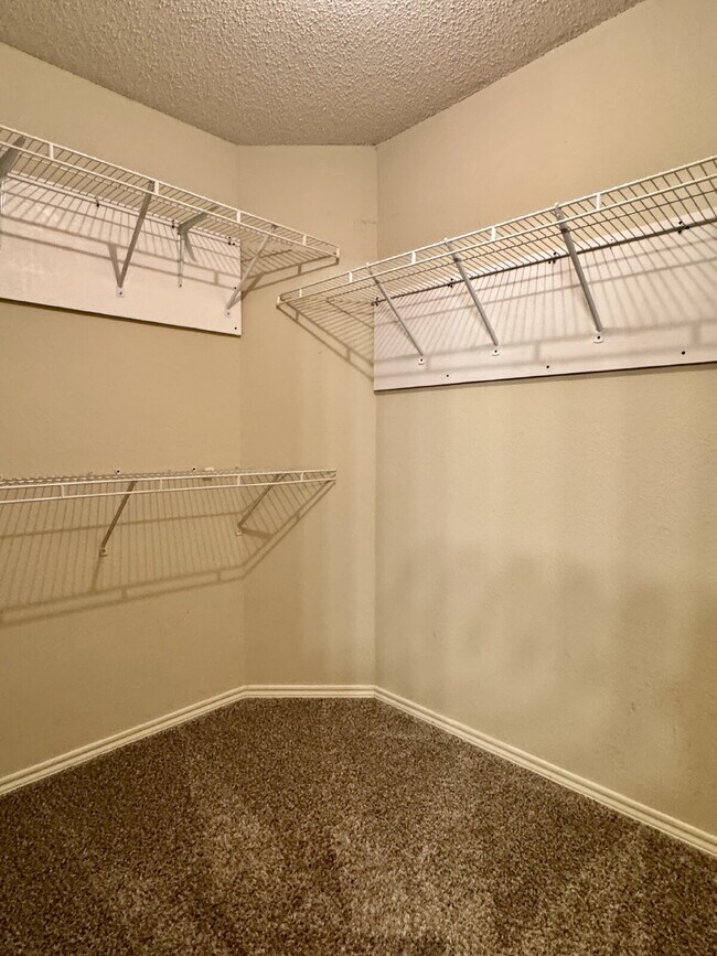 Building Photo - Cute Duplex in South Lubbock!