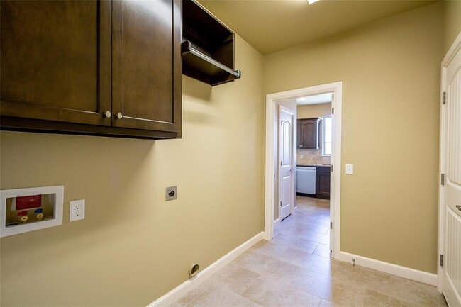 Building Photo - 2701 Hermoso Cir