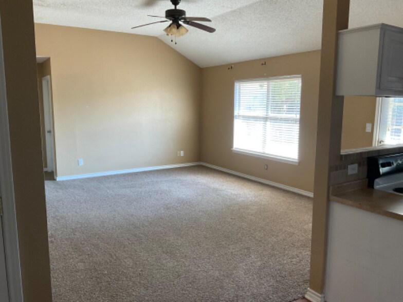 Building Photo - 5107 Untalan St