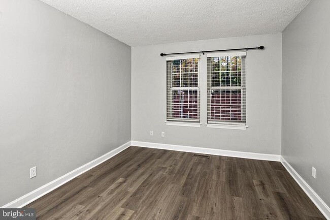 Building Photo - 3844 Chesterwood Dr