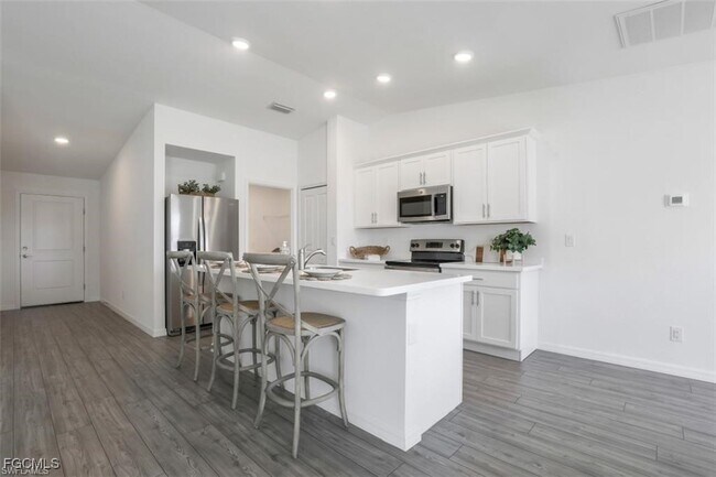 Building Photo - 1006 NW 5th Pl