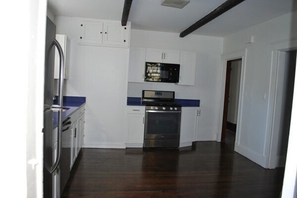 Building Photo - 102 Lothrop St