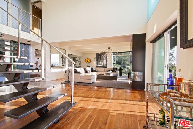 Building Photo - 9416 Beverlycrest Dr