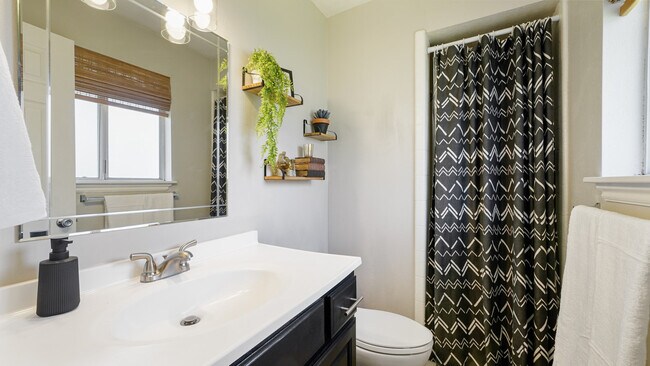 Building Photo - 423 W 1640 S