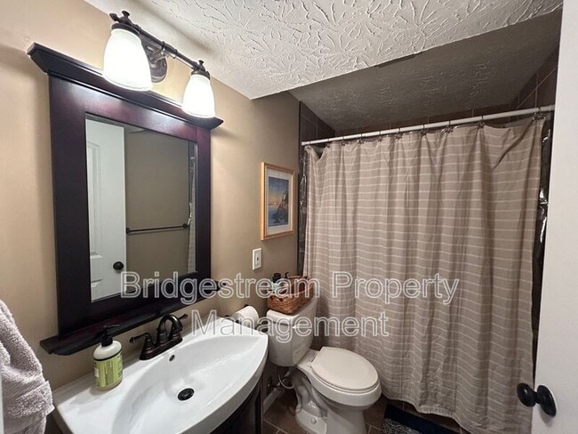 Building Photo - 1280 Whitetail Dr
