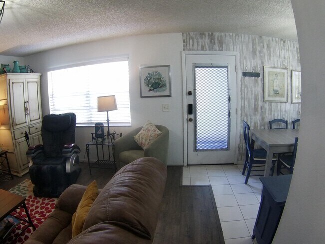 Building Photo - 980 Normandy U