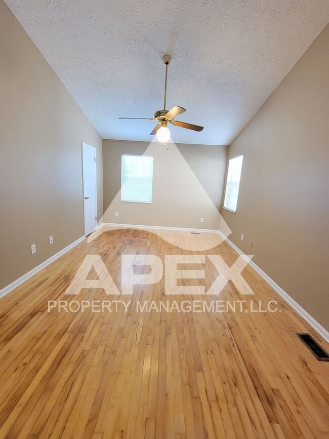 Building Photo - 3 Bed/ 2.5 Ba home w/Hardwood floors, Fireplace and oversized 1-Car Garage - WEST Knoxville!!