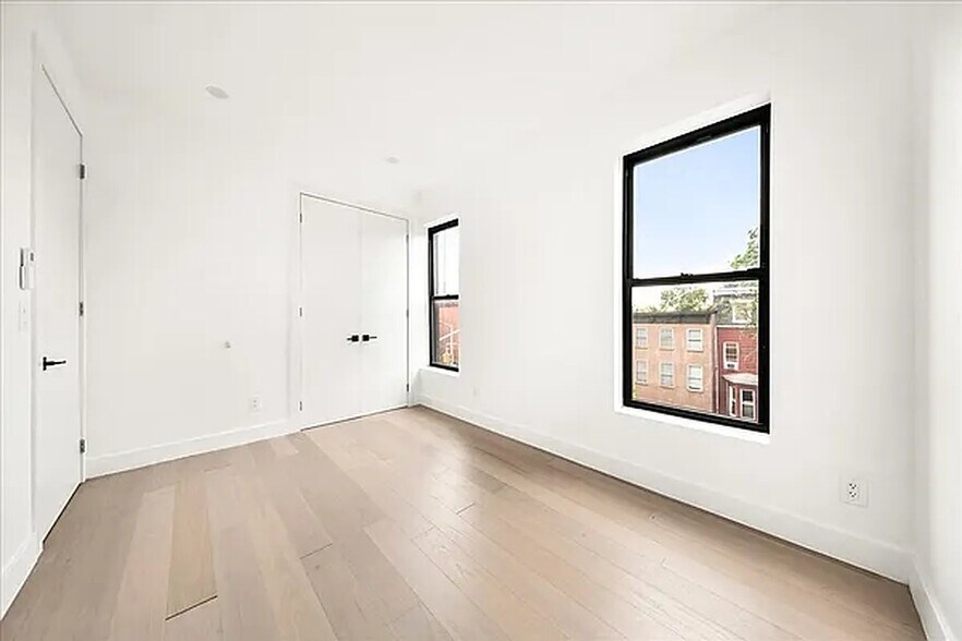 Building Photo - 411 11th St