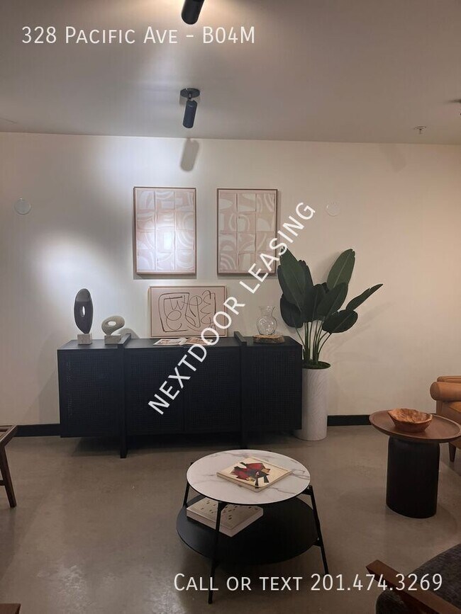 Building Photo - 328 Pacific Ave