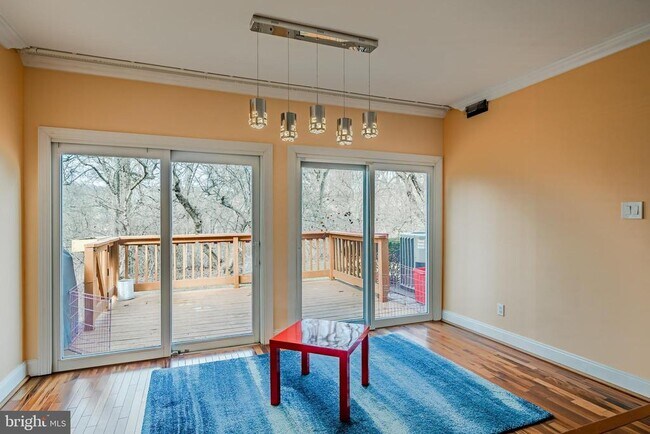 Building Photo - 227 Carriage Ct