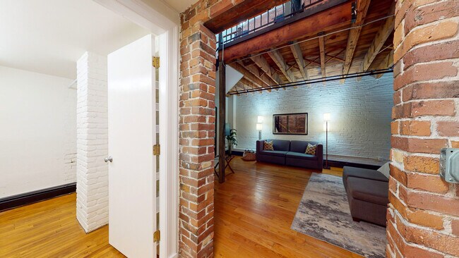 Building Photo - 19 Stanhope St