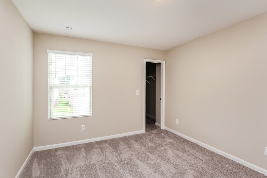 Building Photo - 99 Hyde Park