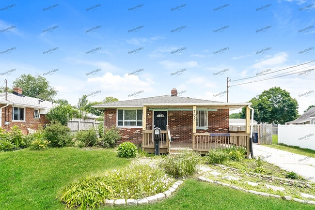 Primary Photo - 705 Woodstock Rd
