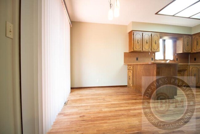 Building Photo - Spacious 3 Bed 3 Bath House