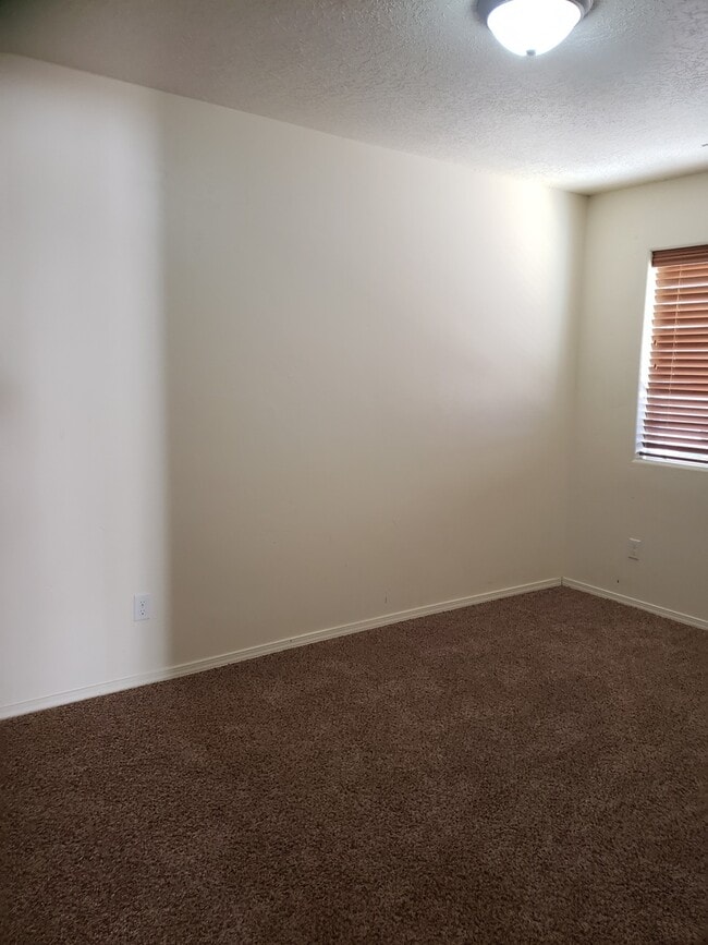 Building Photo - Nice 4 Bedroom home in Mesa Vista Subdivis...