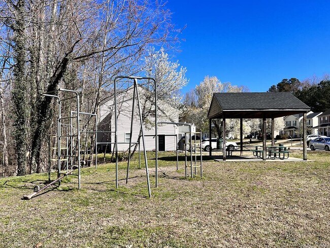 Building Photo - 120 Low Ridge Rd