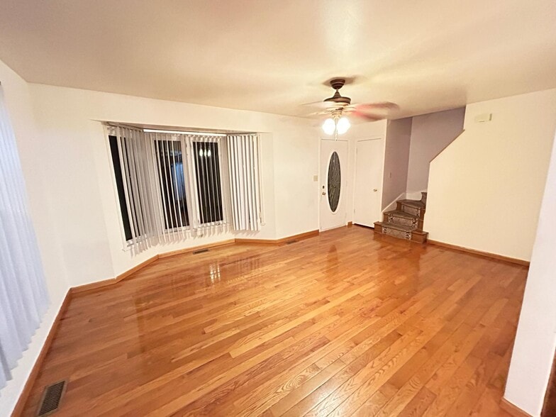 Primary Photo - 2442 S 3rd Ave