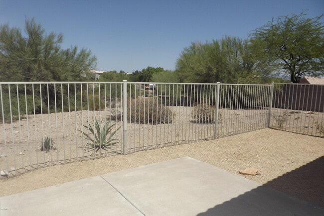 Building Photo - 13826 N Cambria Dr
