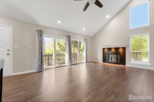 Building Photo - 496 Westgate Dr