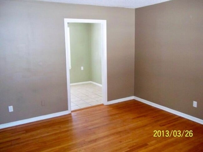 Building Photo - Darling 4 Bed 2 Bath Ranch in Olathe-Comin...