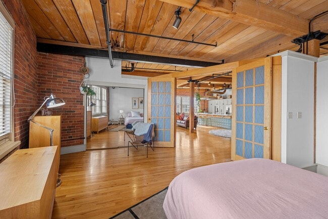 Building Photo - Beautiful loft in Downtown Denver!
