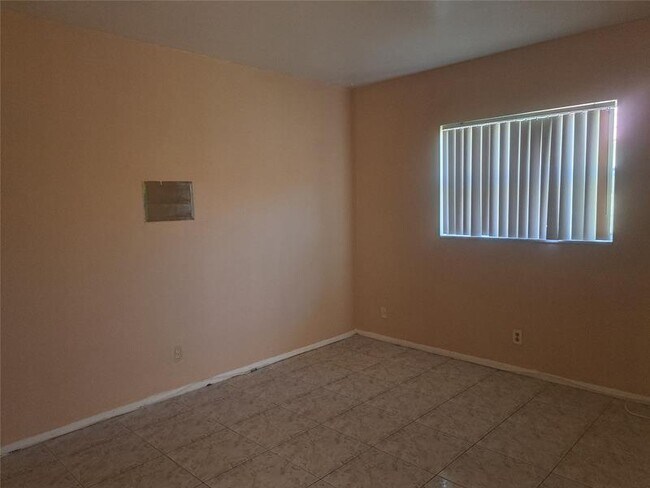Building Photo - 4070 NW 30th Terrace