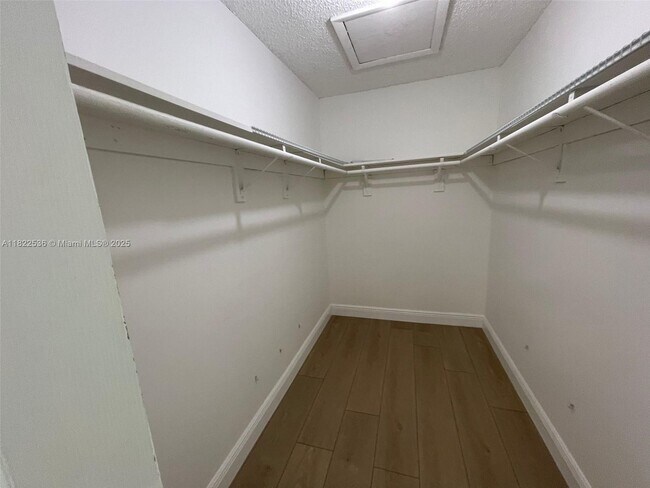 Building Photo - 1727 SW 136th Pl
