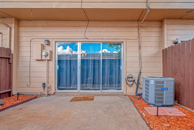 Building Photo - 7700 Creekbend Dr