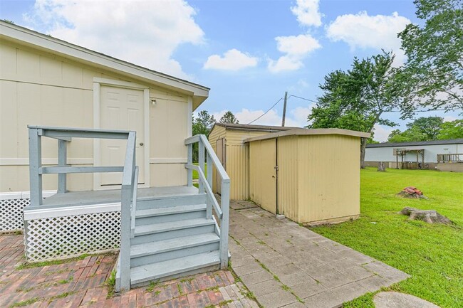 Building Photo - 1749 Max Rd