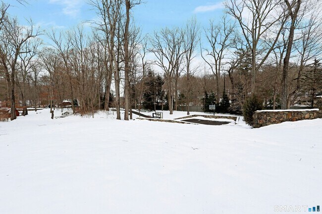 Building Photo - 369 Ethan Allen Hwy