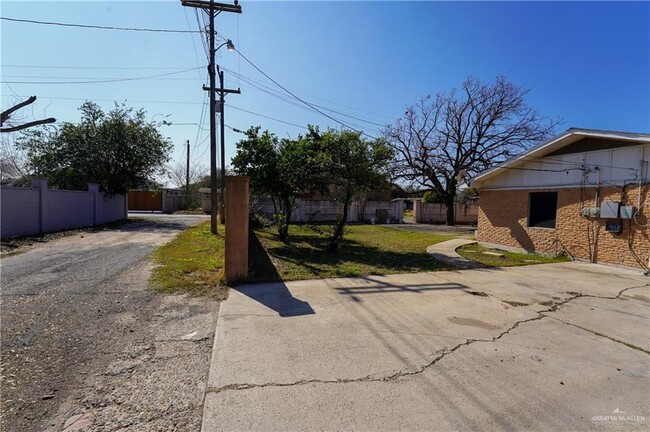 Building Photo - 1307 S Kumquat St