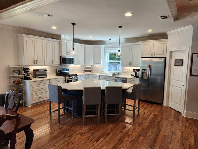 Building Photo - 5855 Vlg Rdg Wy