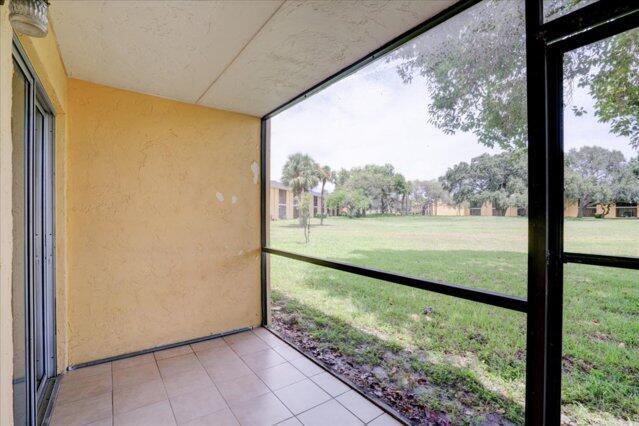 Building Photo - 1104 Meadows Cir