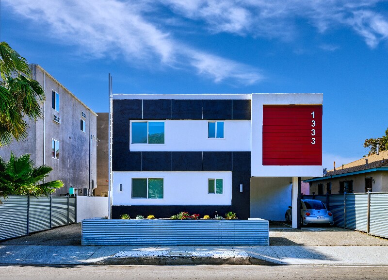 Building Photo - 1333 W 36th Pl