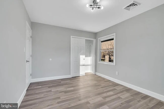 Building Photo - 17 Parish Ln