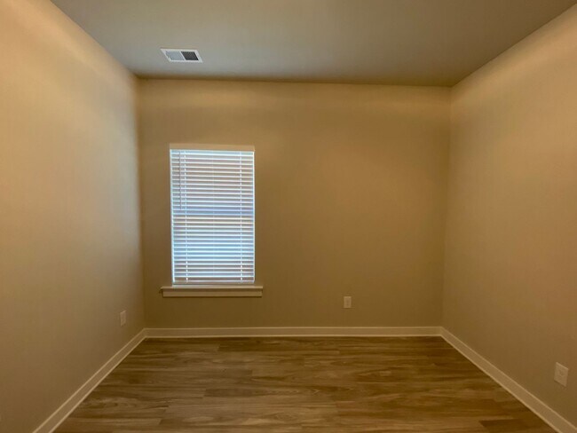 Building Photo - Home for Rent in Jemison, AL!