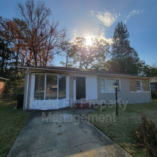 Building Photo - 3960 Trask Dr