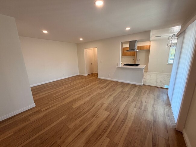 Building Photo - Completely Remodeled, Spacious 2 Bedroom Apartment For Rent w/ Parking!