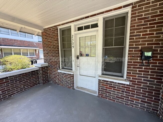 Building Photo - 2309 College St