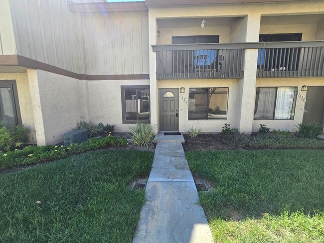Building Photo - Fantastic 4 Bed, 3 Bath condo!