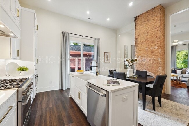 Building Photo - 738 Highland Ave NE