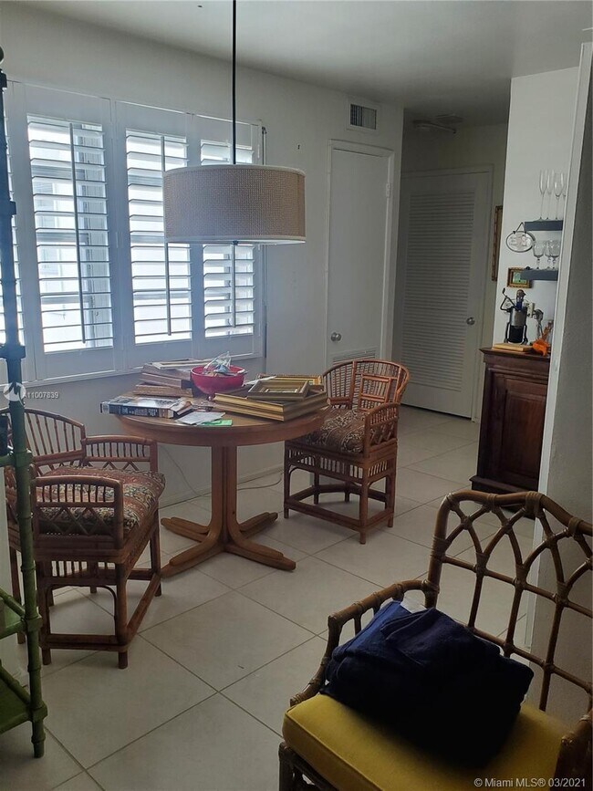 Building Photo - 10170 Collins Ave