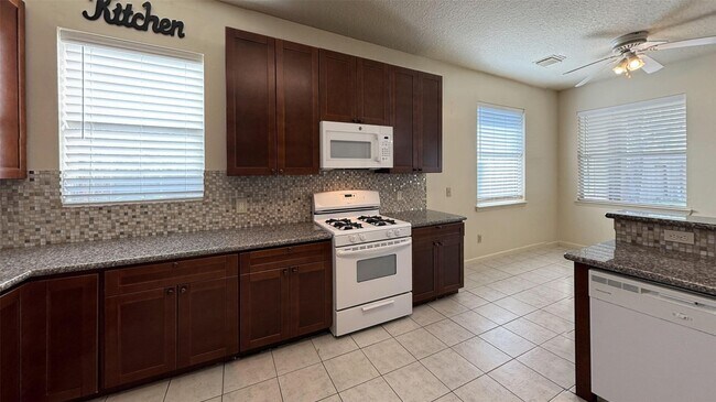 Building Photo - 5718 Walkabout Way